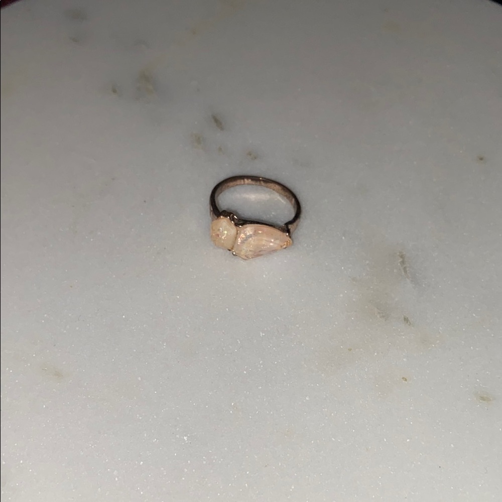 Elegant Gold and Cream Women's Ring